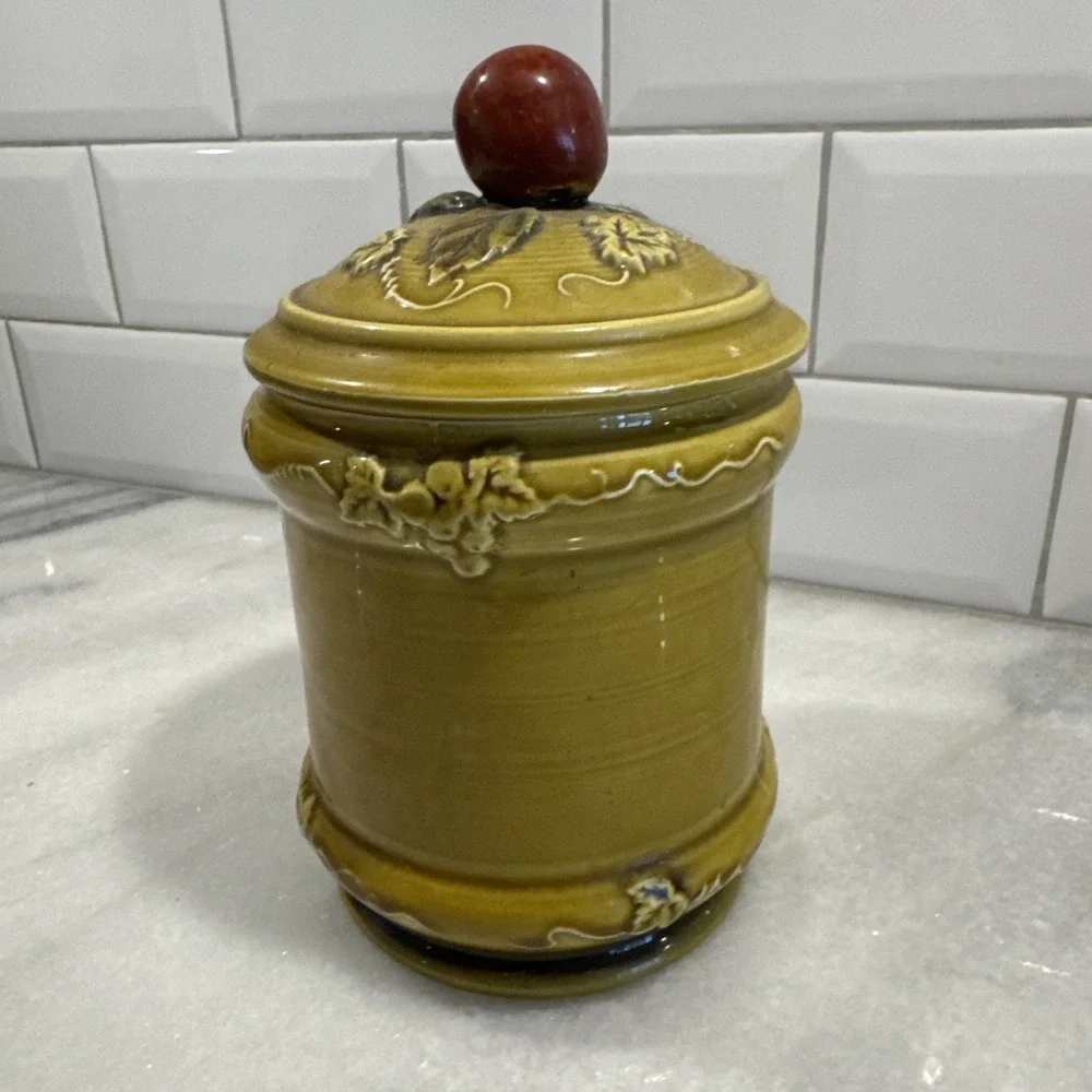 Vintage Geo Z Lefton Green Ceramic 3-D Embossed Canister w/ Lid Fruit Apple Pear